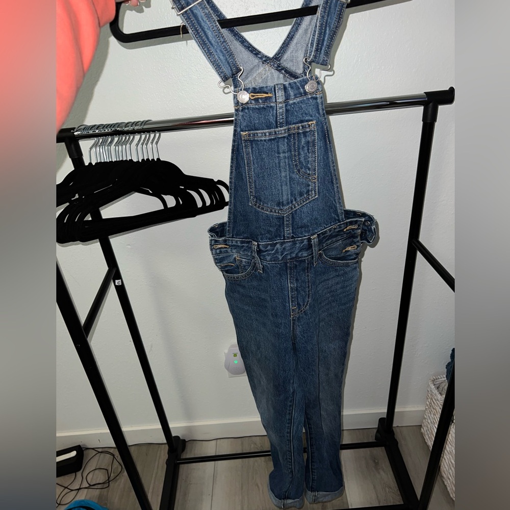 Levi’s overalls size xxs.
